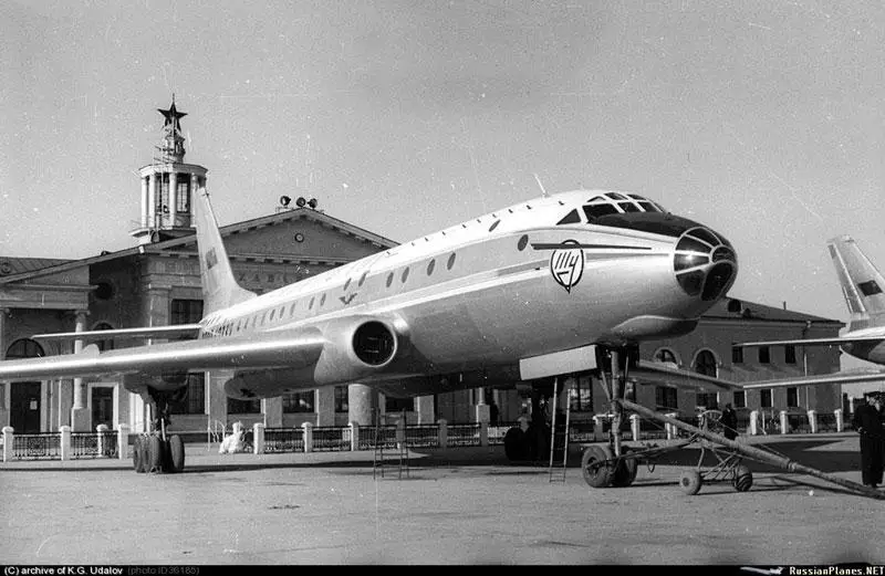 Реалният Ту-104А с регистрация СССР-42332