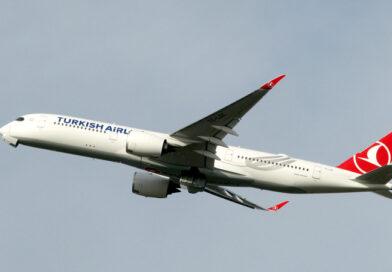 Пътници на Airbus 330 бяха евакуирани през аварийни пързалки след кацане в Катманду Пътници на Airbus 330 бяха евакуирани през аварийни пързалки след кацане в Катманду