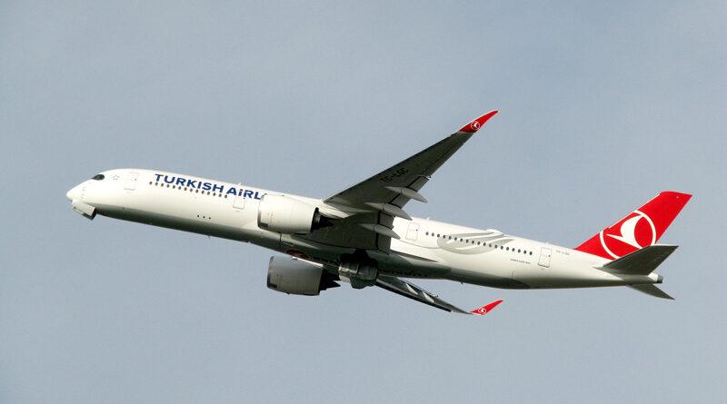 Пътници на Airbus 330 бяха евакуирани през аварийни пързалки след кацане в Катманду Пътници на Airbus 330 бяха евакуирани през аварийни пързалки след кацане в Катманду