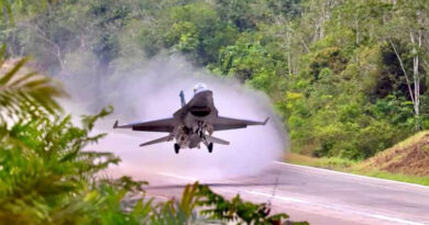 Индонезия планира да превърне островите си в „по-евтини самолетоносачи“